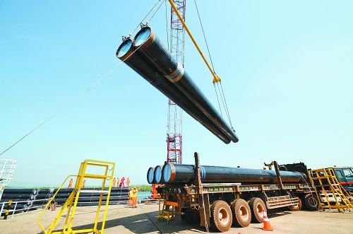 3PE防腐鋼管施工現(xiàn)場 3PE防腐鋼管施工現(xiàn)場